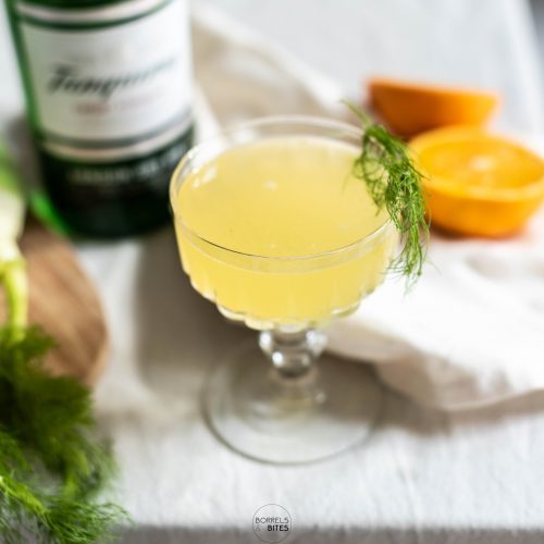 Cocktail met gin, sinaasappel en venkelsiroop