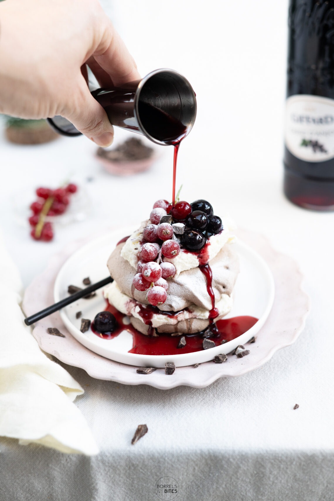 Chocolade pavlova met creme de cassis