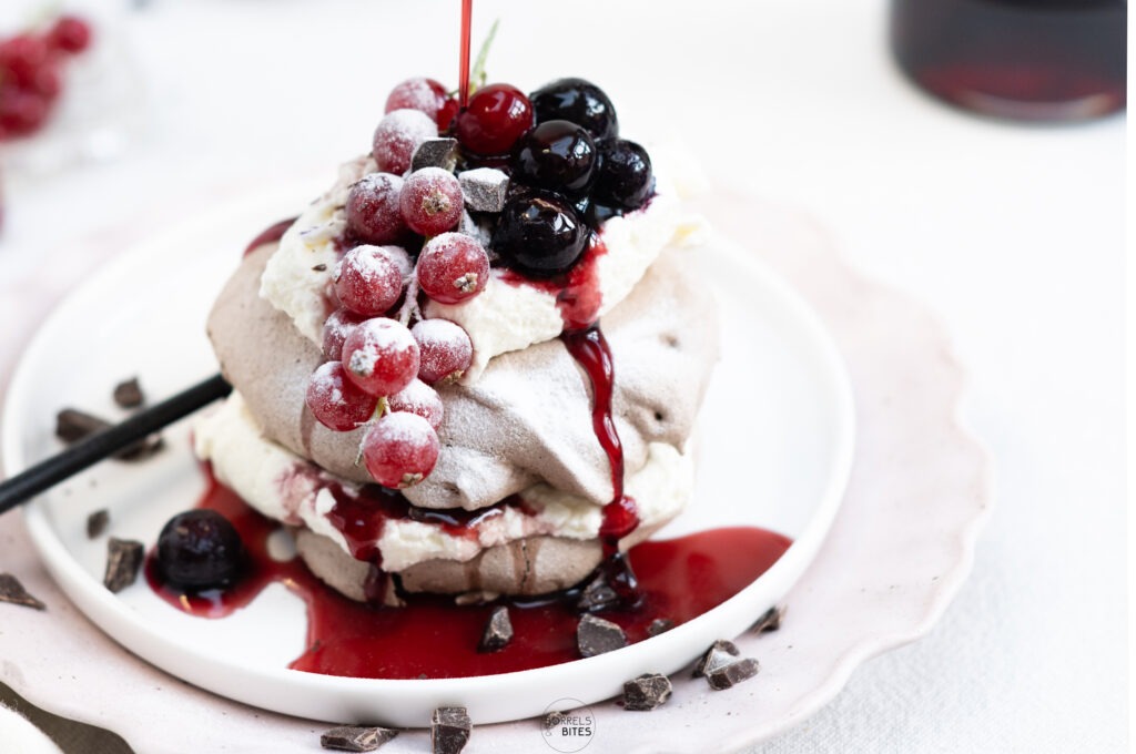 Chocolade pavlova met creme de cassis